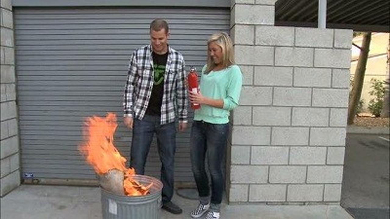 Tosh.0 - Season 2 Episode 8 : Make it Snow Girl