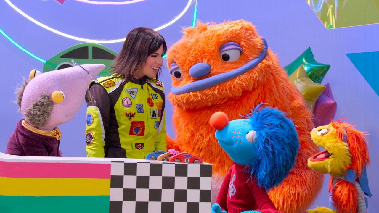 Race Car Roxy / Helpsters Go to the Beach