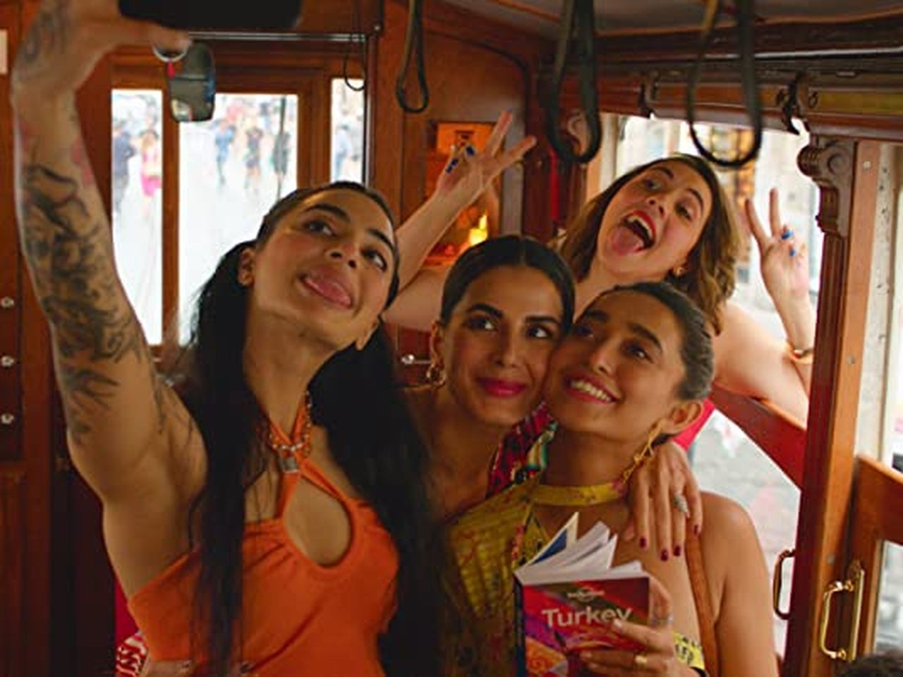 Image Cuatro tragos más por favor! | Four More Shots Please! (2019)
