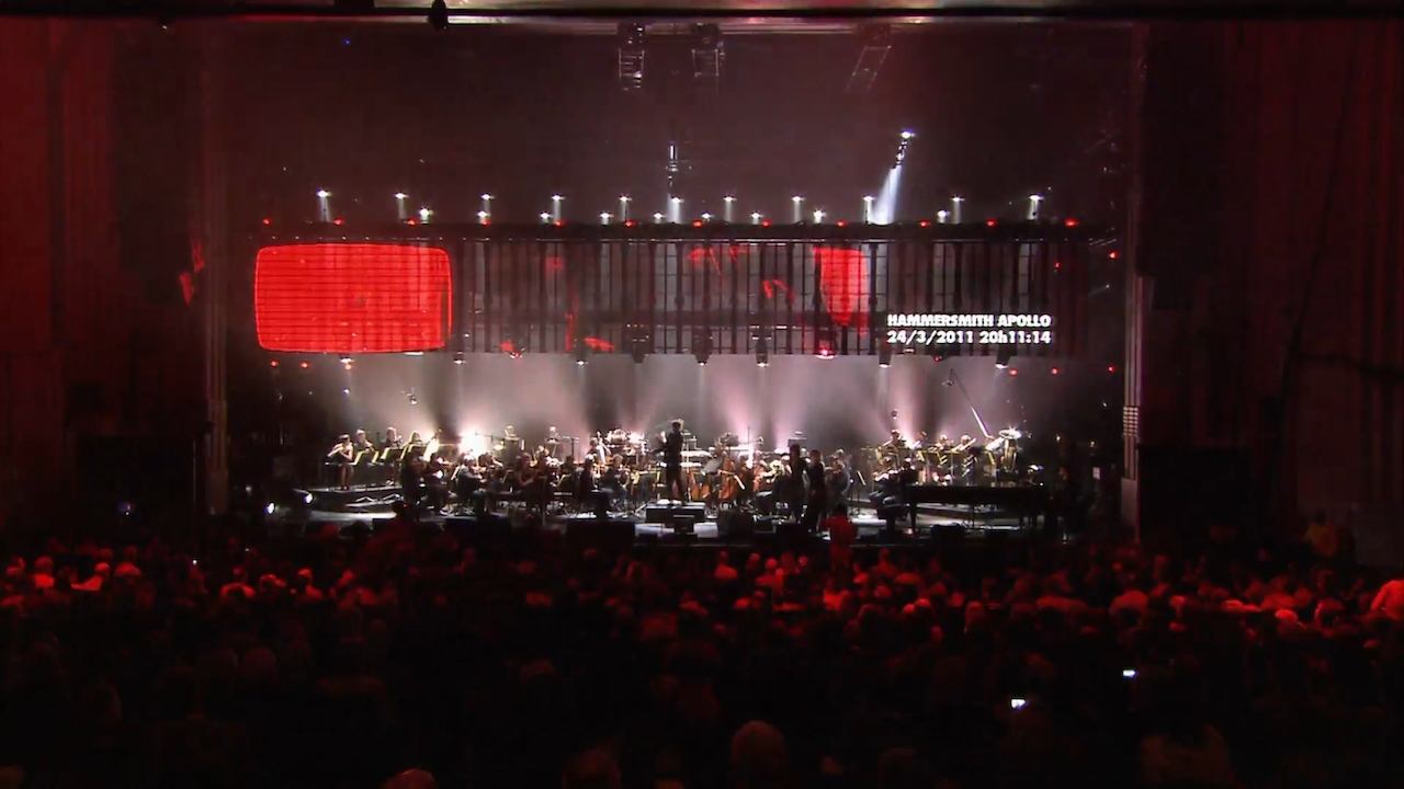 Scen från Peter Gabriel: New Blood - Live In London