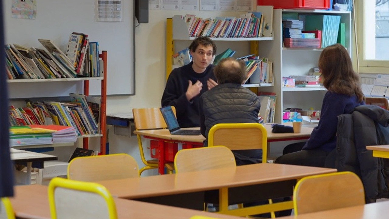Une petite école française still 4
