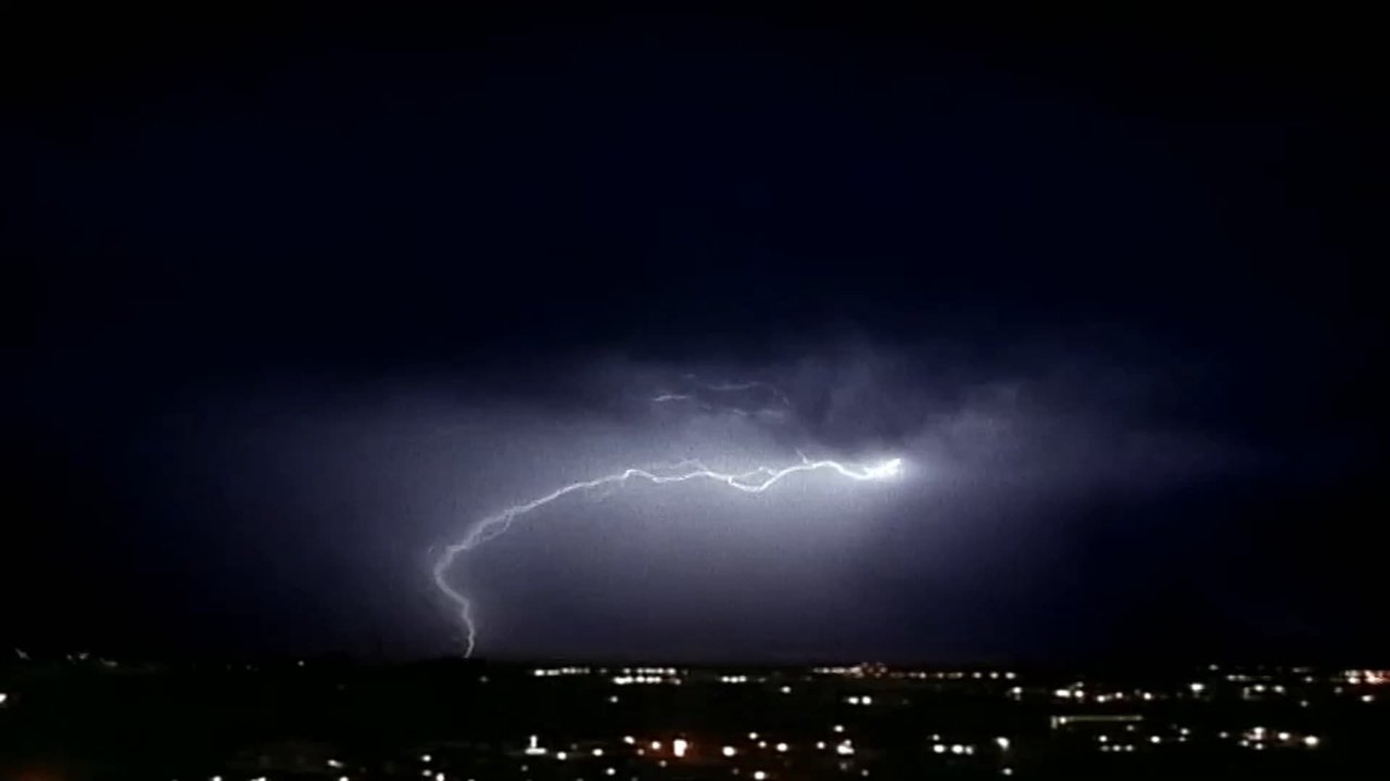 Mayday - Season 8 Episode 2 : Cruel Skies (Bad Weather)