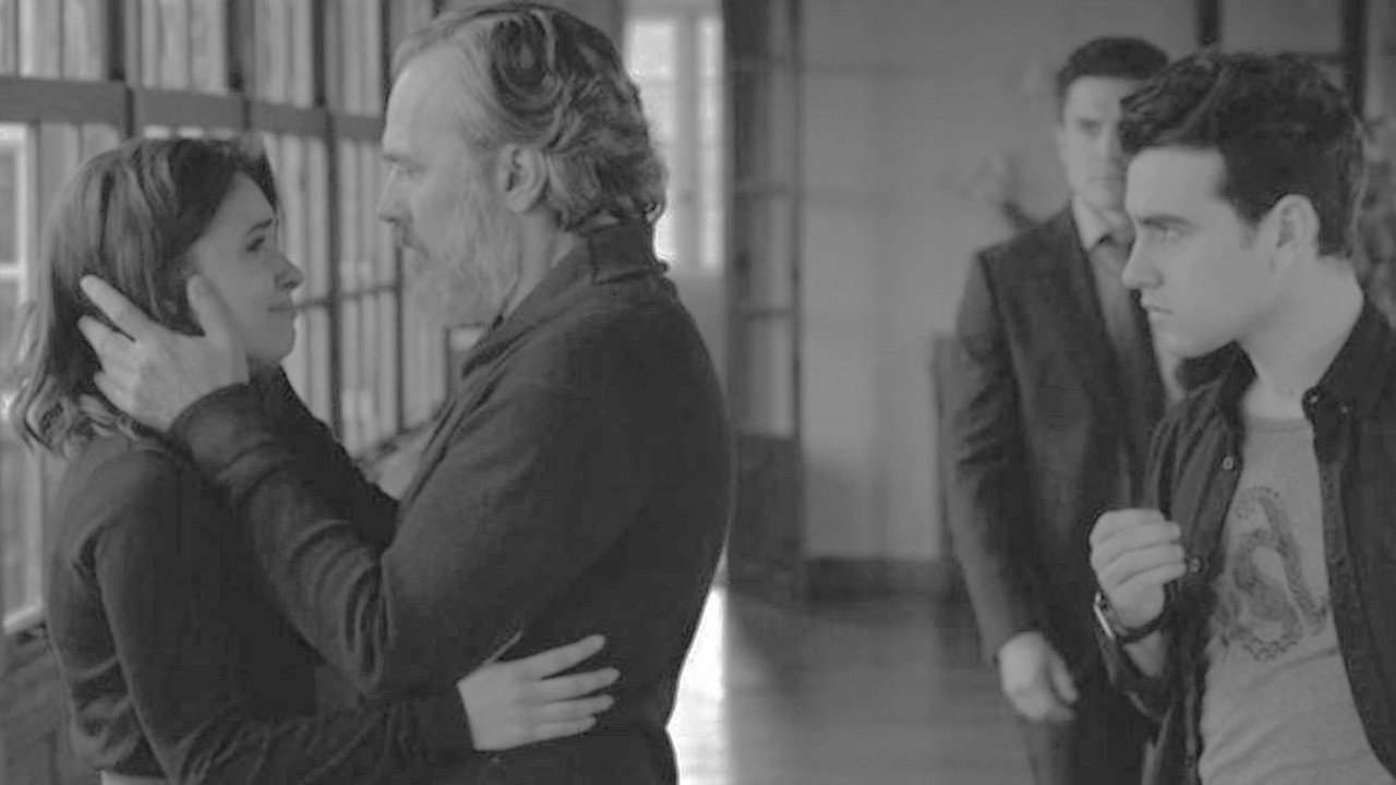 Unauthorized Living still 5