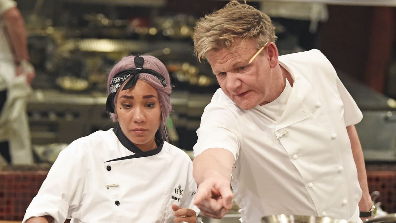 Hell's Kitchen - Season 19 Episode 14 : Snuggling with the Enemy