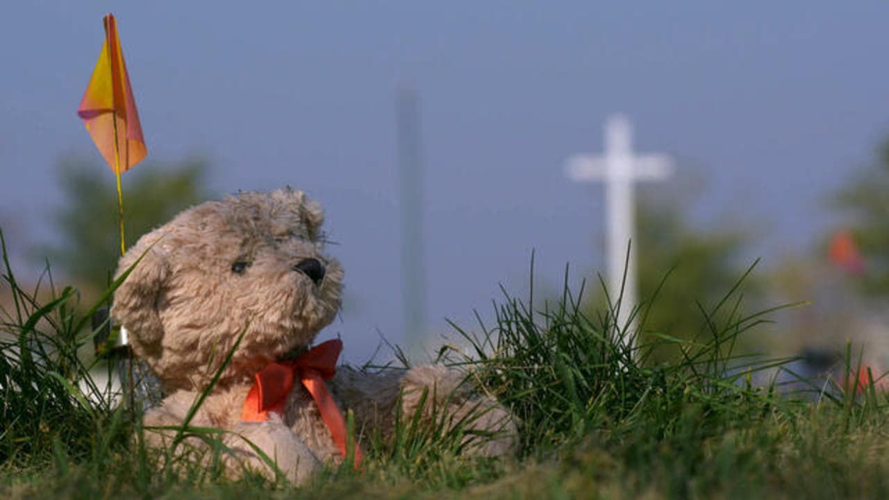 60 Minutes - Season 54 Episode 39 : 6/5/2022: The Longest Running Oil Spill, Canada’s Unmarked Graves, Carnegie Heroes