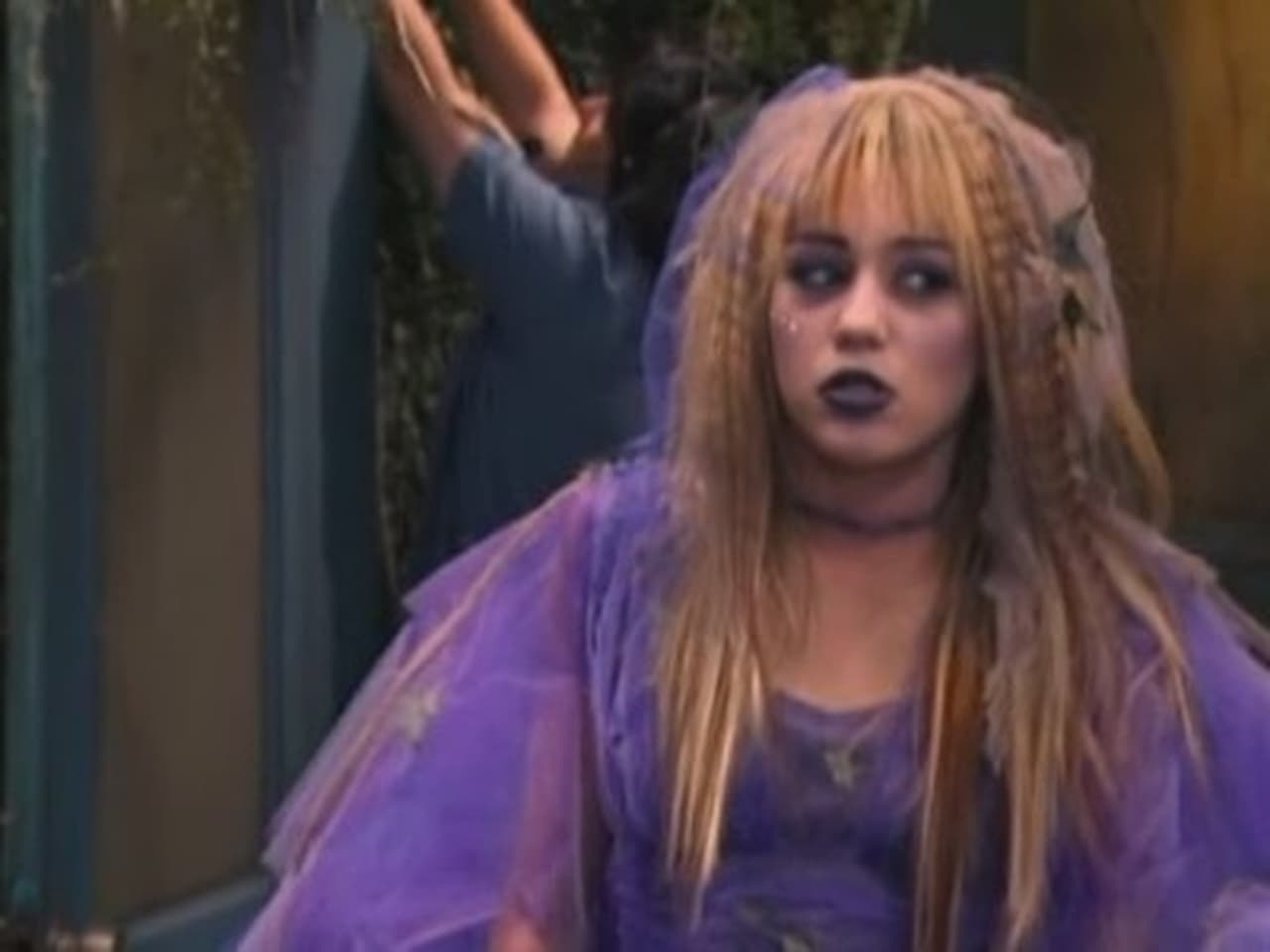 Hannah Montana - Season 1 Episode 15 : More Than a Zombie to Me