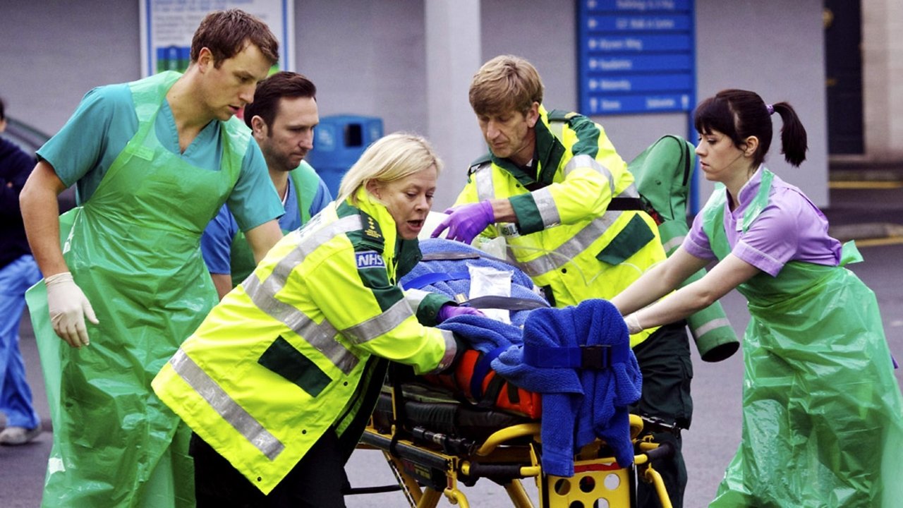 Casualty - Season 27 Episode 26 : Cross Roads