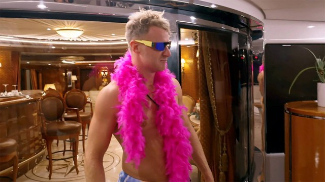 Below Deck - Season 12 Episode 4 : Island of Sausages