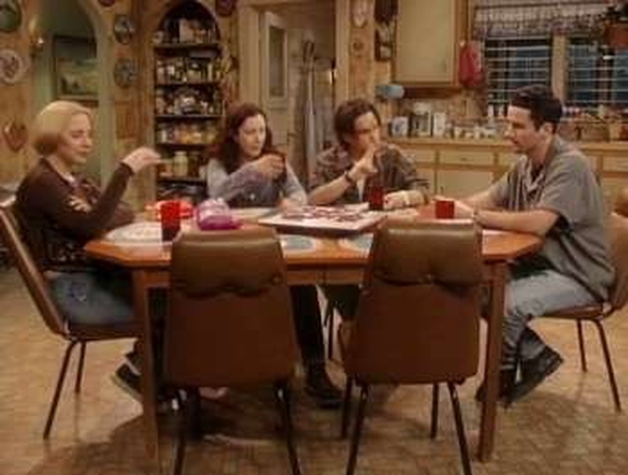 Roseanne - Season 8 Episode 15 : Out of the Past