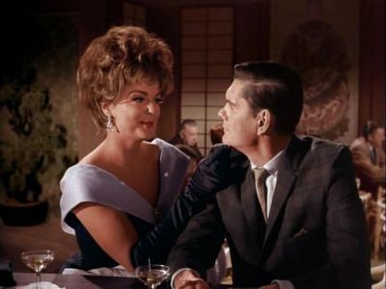 Bewitched - Season 1 Episode 33 : A Change of Face