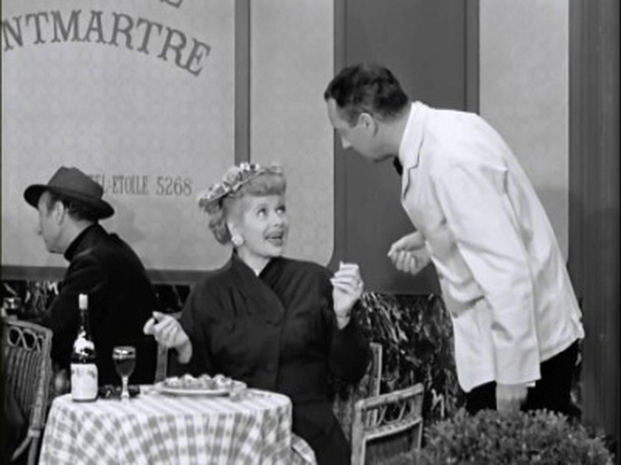 I Love Lucy - Season 5 Episode 18 : Paris at Last