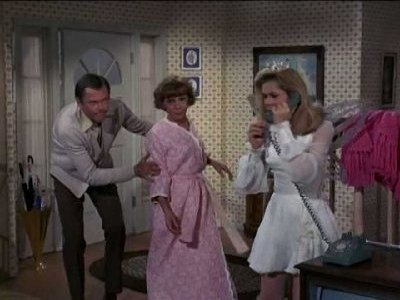 Bewitched - Season 7 Episode 16 : The Good Fairy Strikes Again