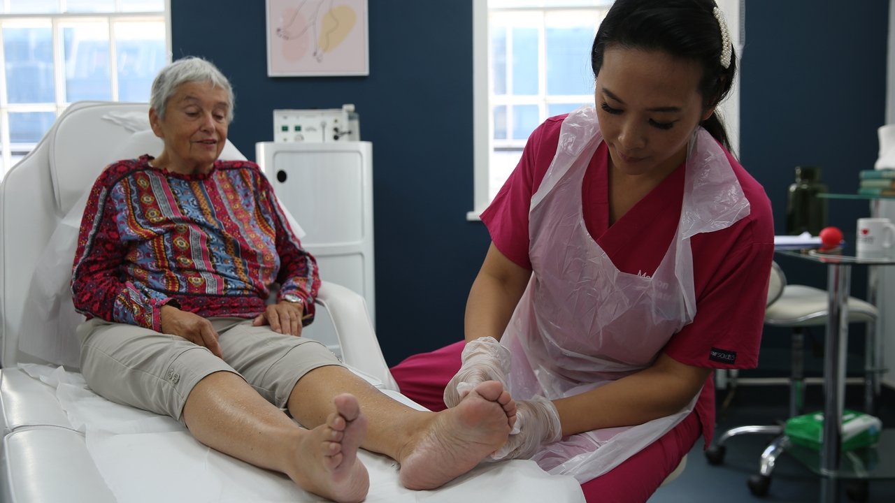 Image La Doctora Marion a sus pies (2024)