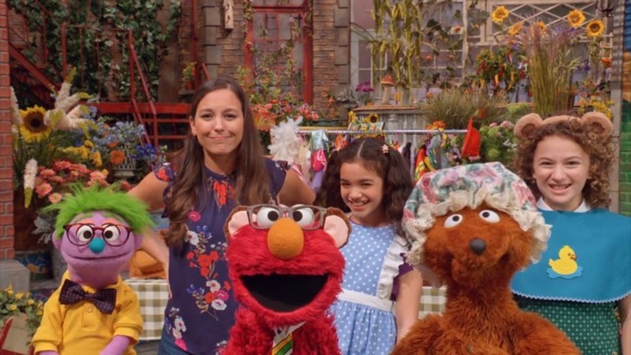 Sesame Street - Season 53 Episode 17 : Just Right