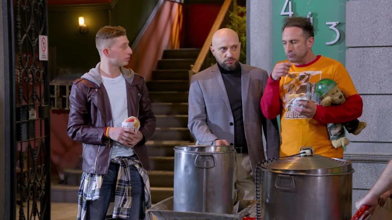 Vecinos - Season 7 Episode 7 : El tamalero