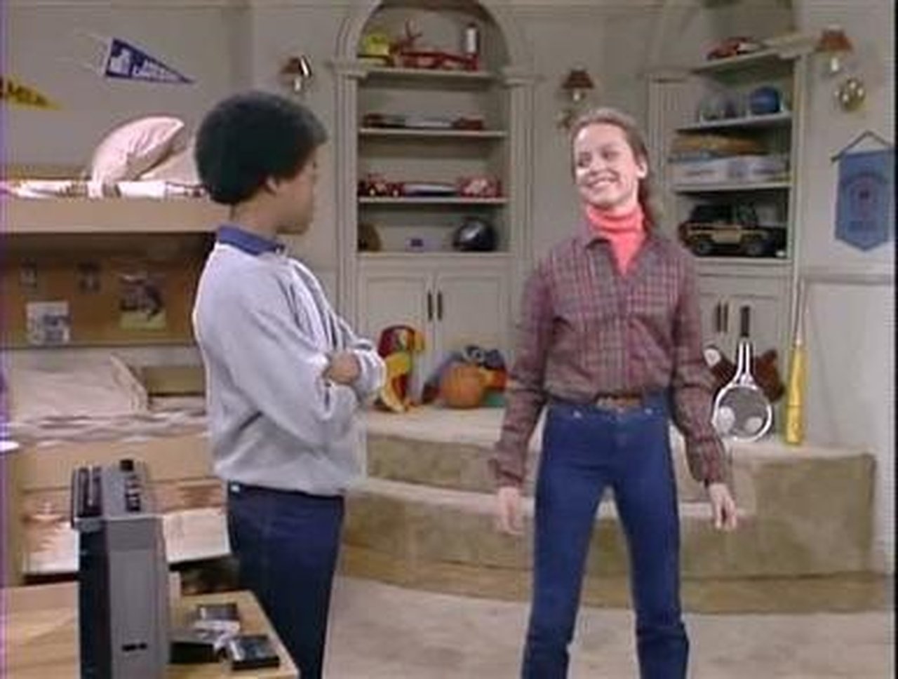 Diff'rent Strokes - Season 2 Episode 22 : Skin Deep or True Blue (a.k.a.) Guess Who?