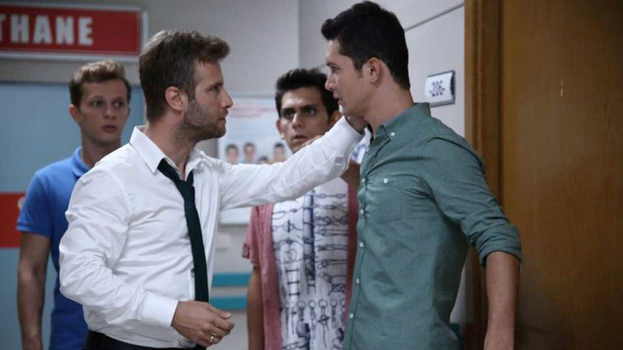 Kırgın Çiçekler — Épisode 1