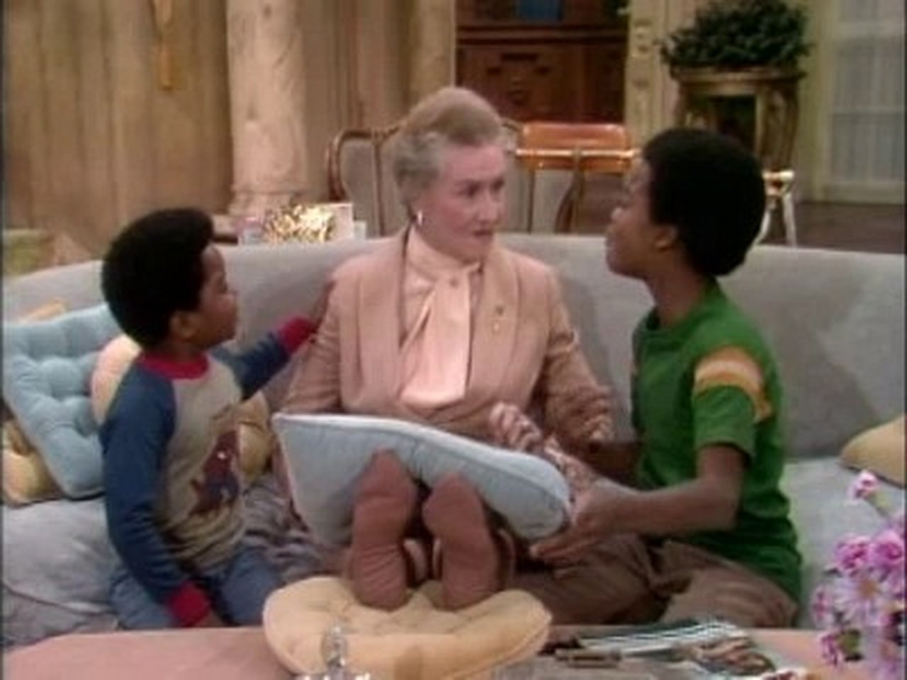 Diff'rent Strokes - Season 1 Episode 3 : Mother's Last Visit