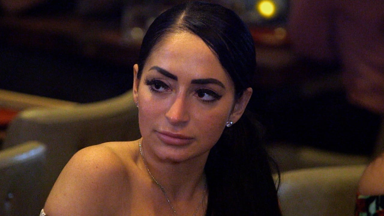Jersey Shore: Family Vacation - Season 1 Episode 11 : Angelina Leaves Her Mark!