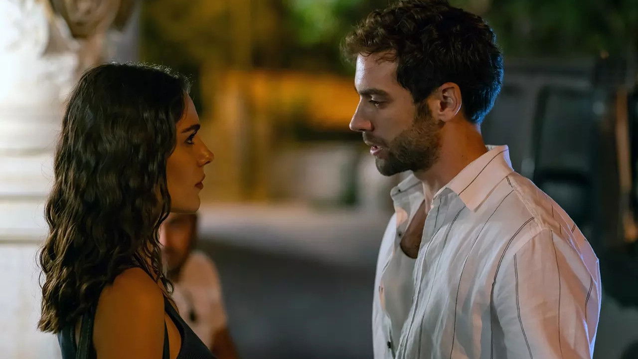 Güzel Aşklar Diyarı backdrop