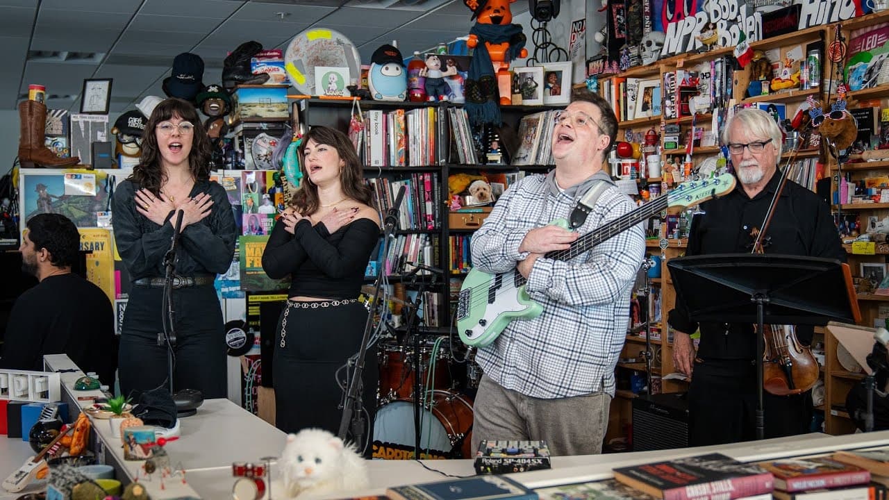 NPR Tiny Desk Concerts - Season 17 Episode 12 : Carrtoons