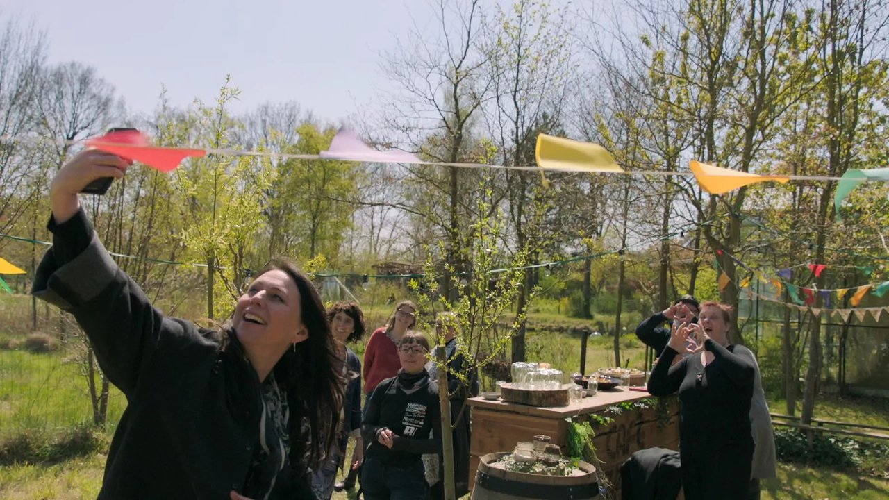 Zorgen Voor Mama backdrop