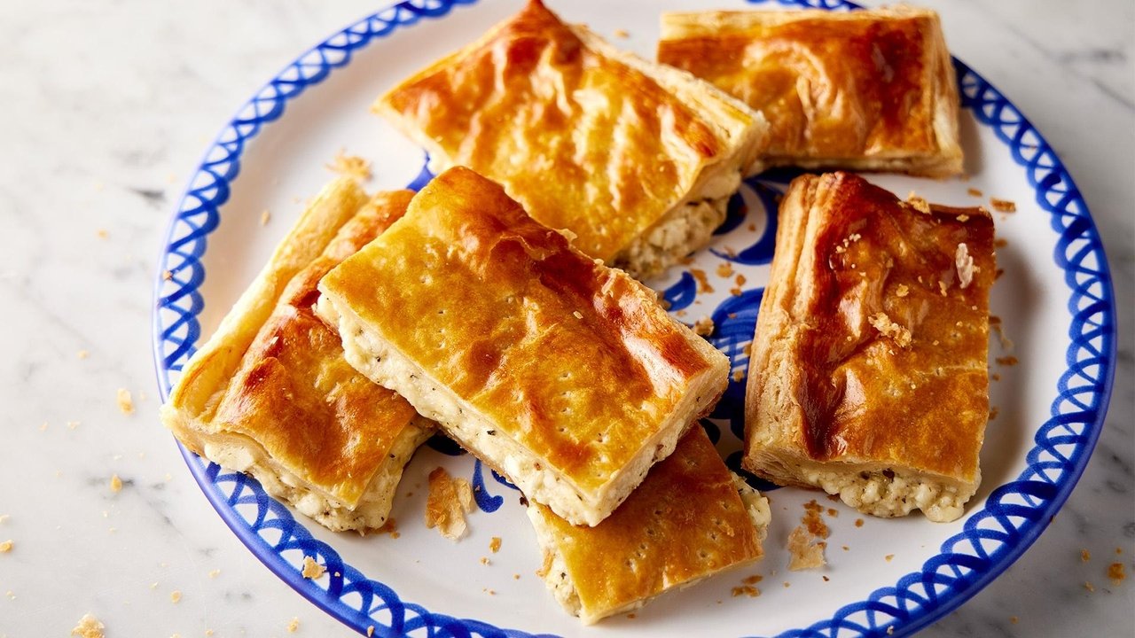 Christopher Kimball's Milk Street Television - Season 9 Episode 10 : Cheese Bread & Garlic Chicken