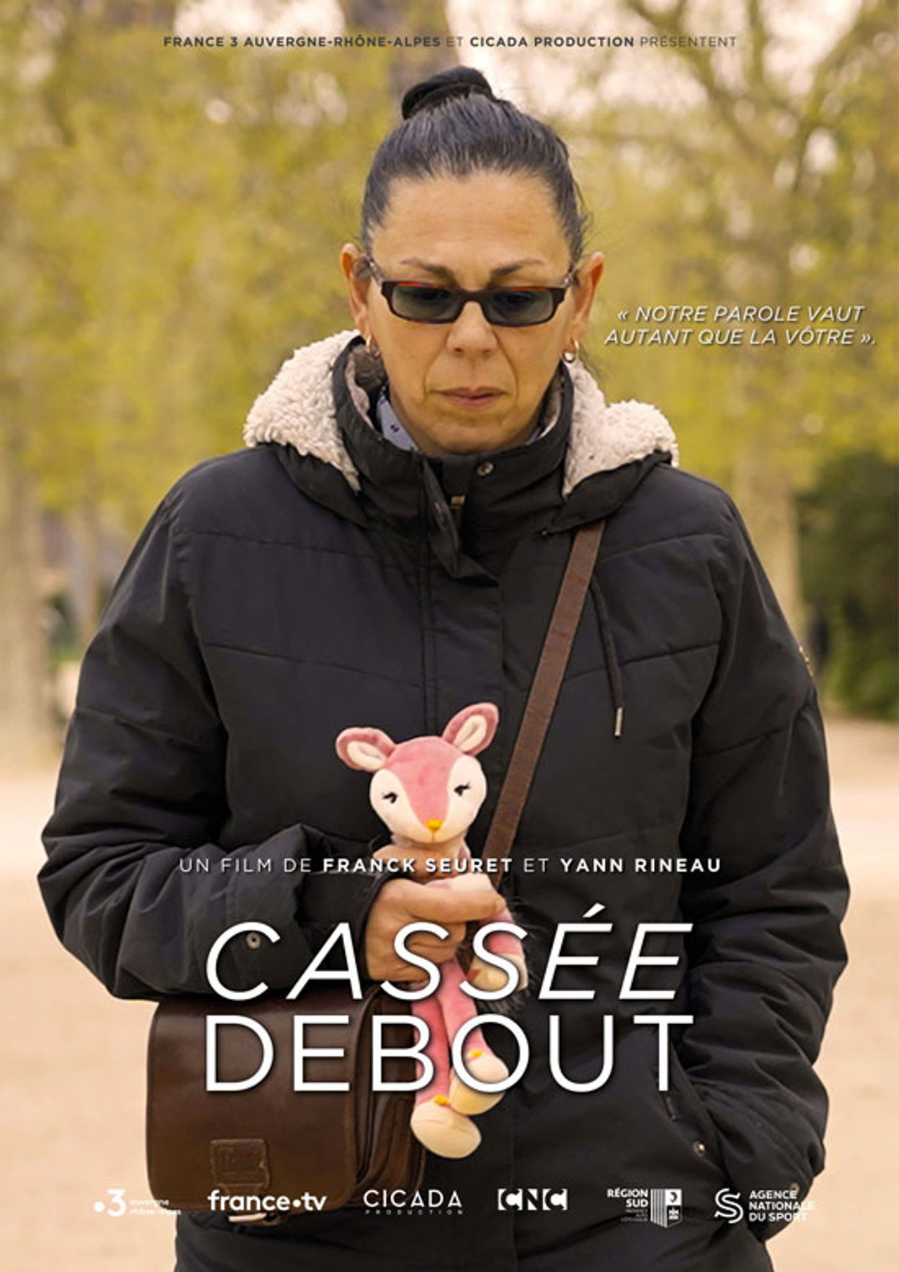 Cassée debout