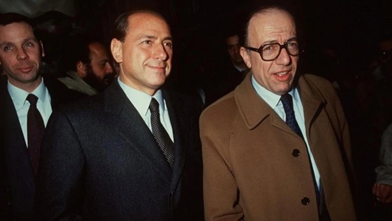 Quando c'era Silvio - Storia del periodo berlusconiano Backdrop