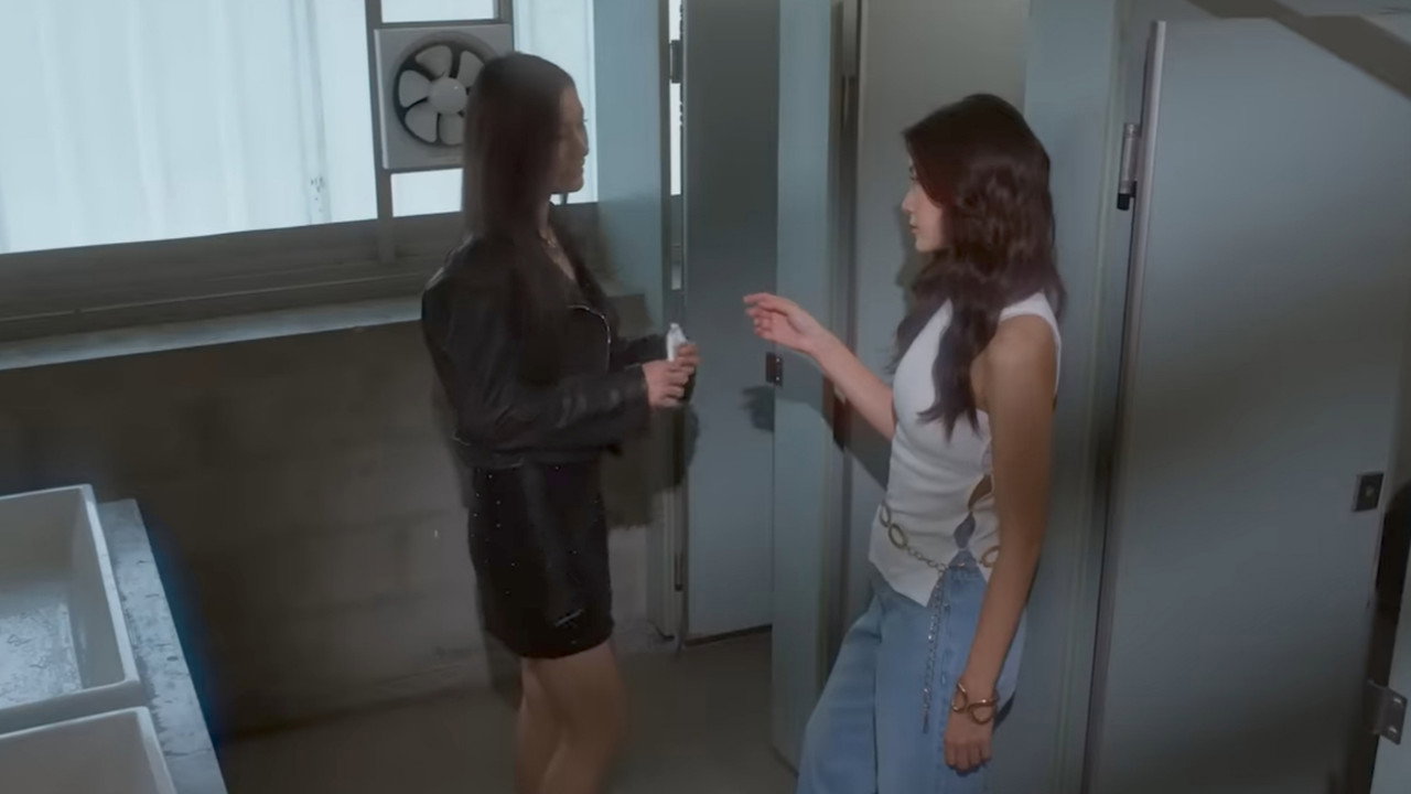 Luật Cấm Yêu Em - Backdrop 8