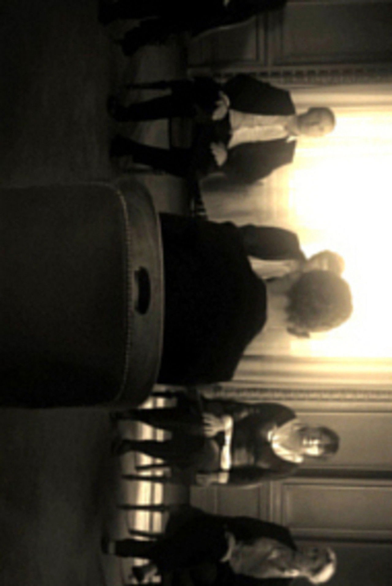 L’incertitude du présent Backdrop