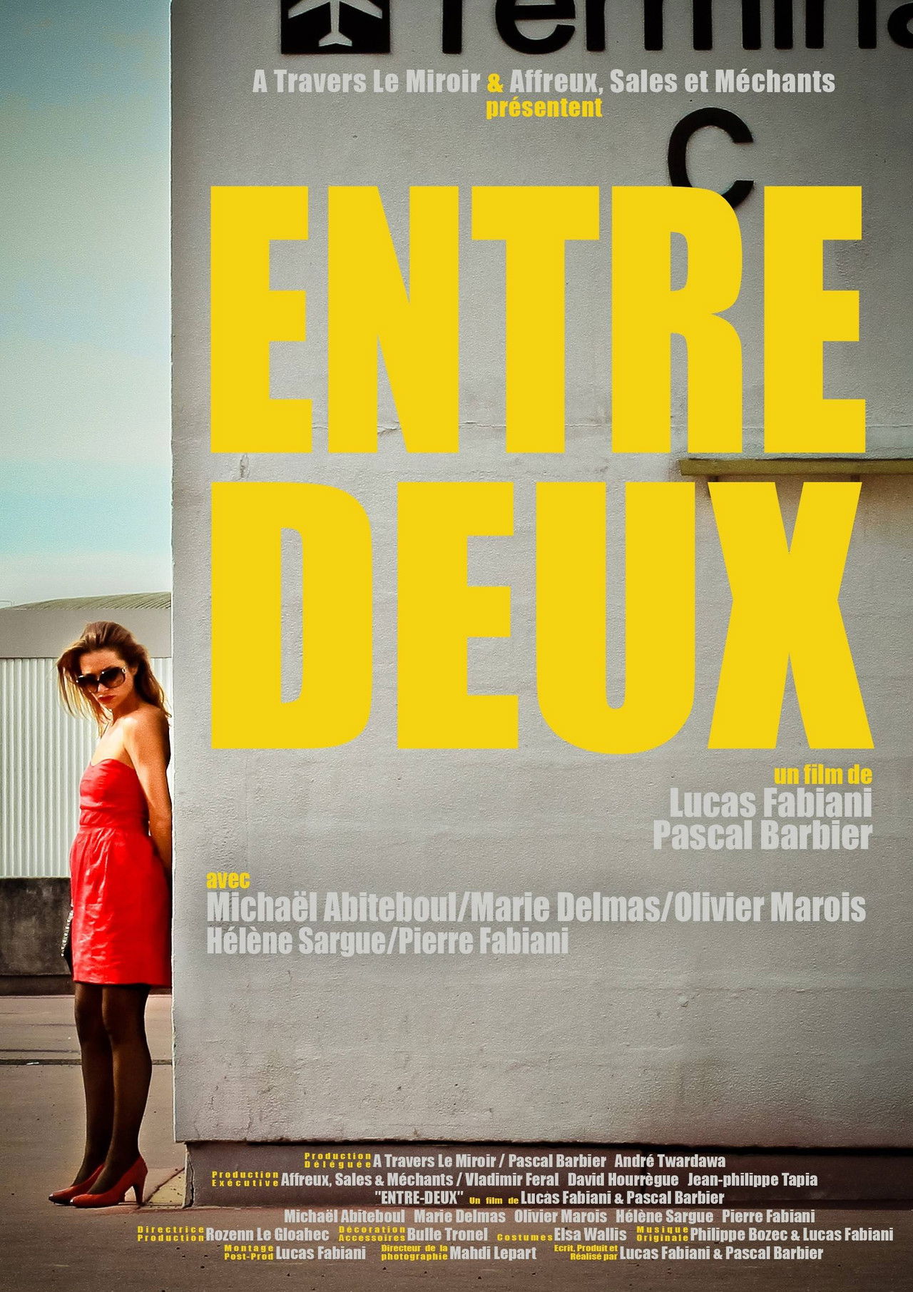 Entre-deux Backdrop