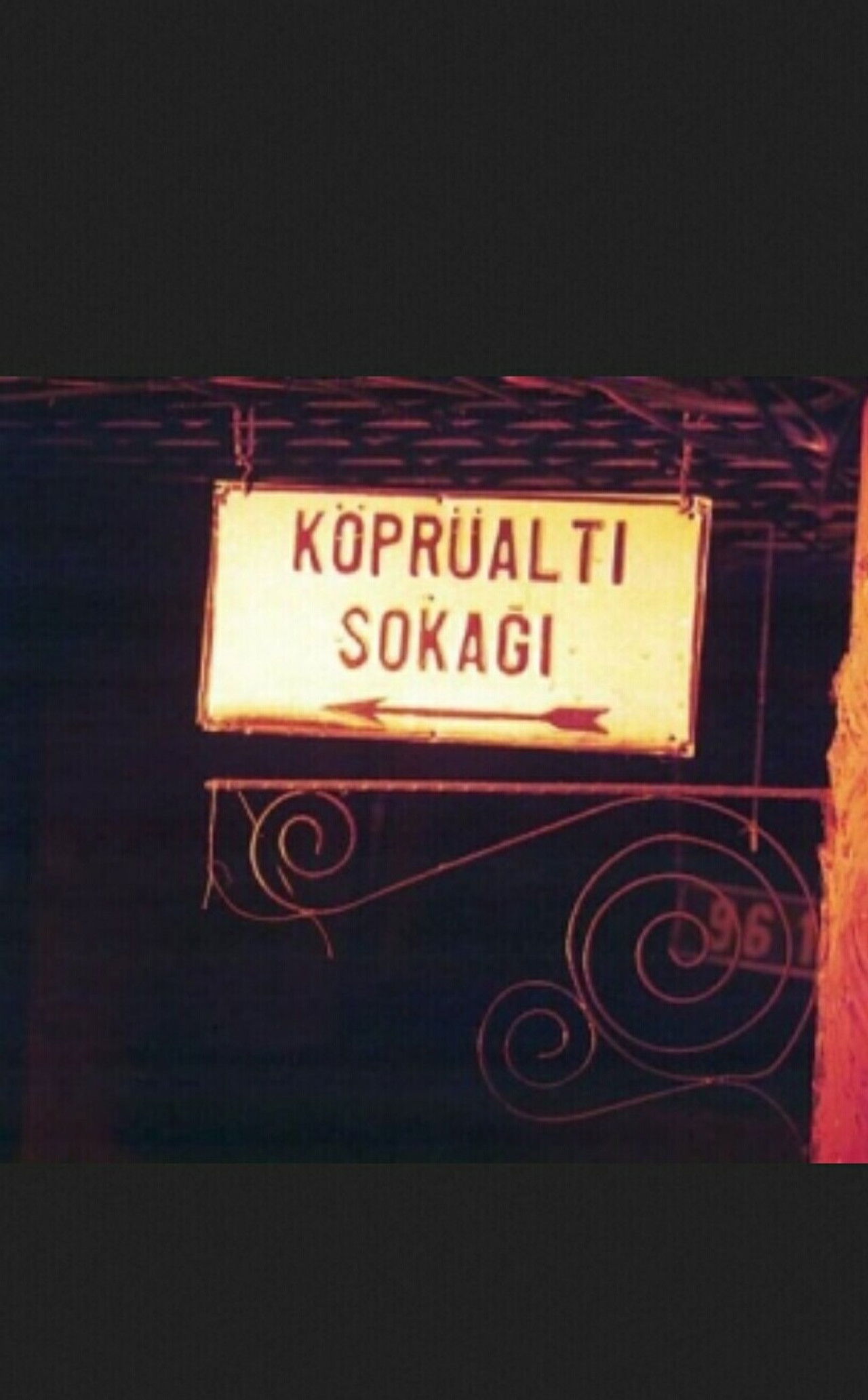 Köprüaltı Sokağı : Kemancı Backdrop