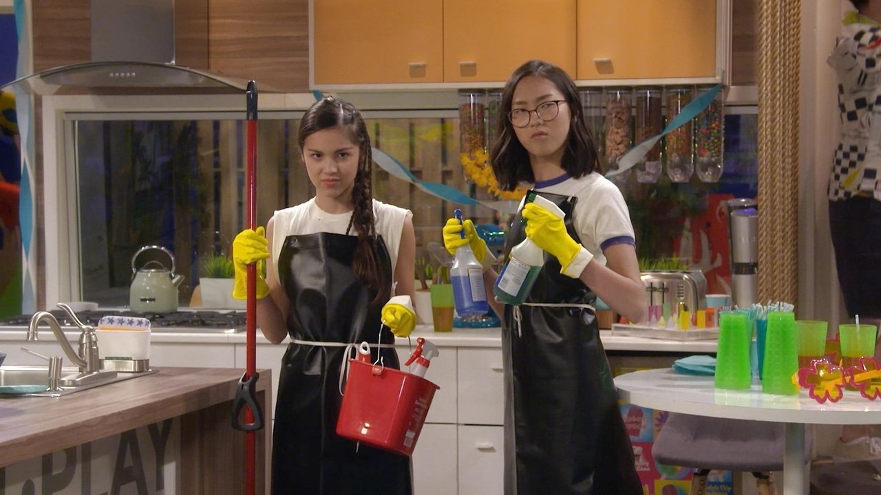 Bizaardvark - Season 3 Episode 3 : House Moms