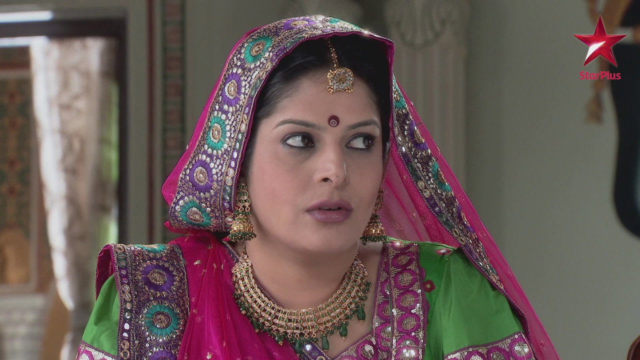 Diya Aur Baati Hum backdrop