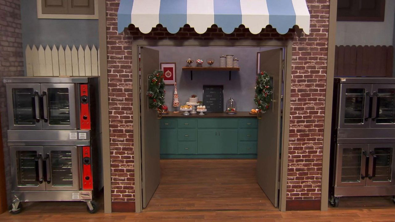 Holiday Baking Championship - Season 12 Episode 1 : Welcome to the Holiday Village