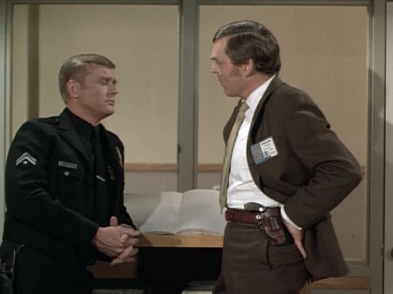 Adam-12 - Season 4 Episode 19 : Mary Hong Loves Tommy Chen