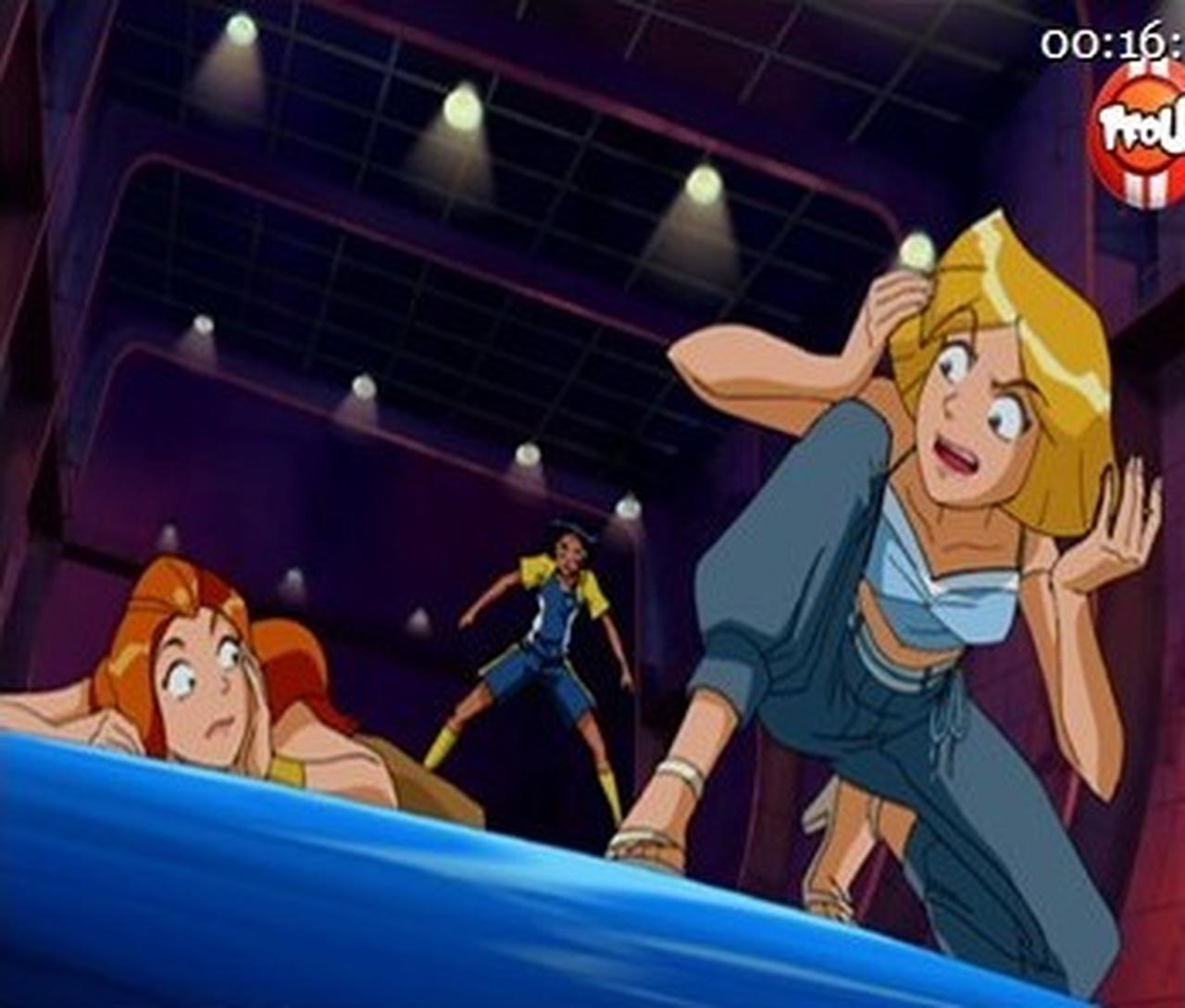 Totally Spies! - Season 4 Episode 21 : Spy Soccer