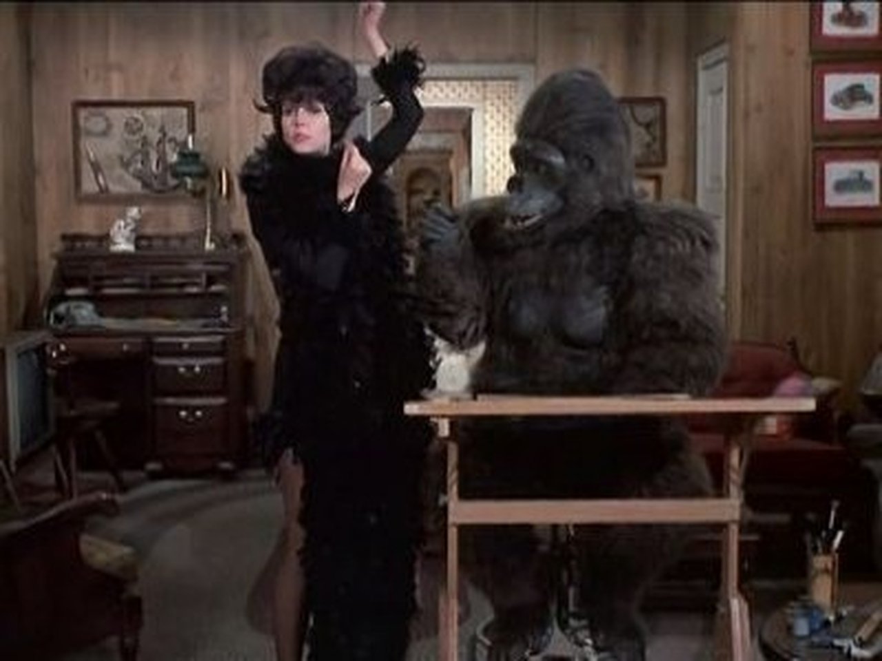 Bewitched - Season 7 Episode 22 : Darrin Goes Ape