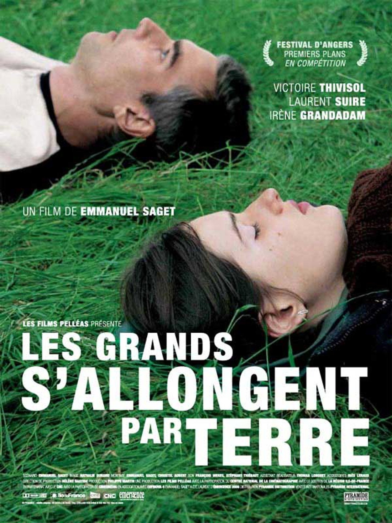 Les Grands S'Allongent Par Terre Backdrop