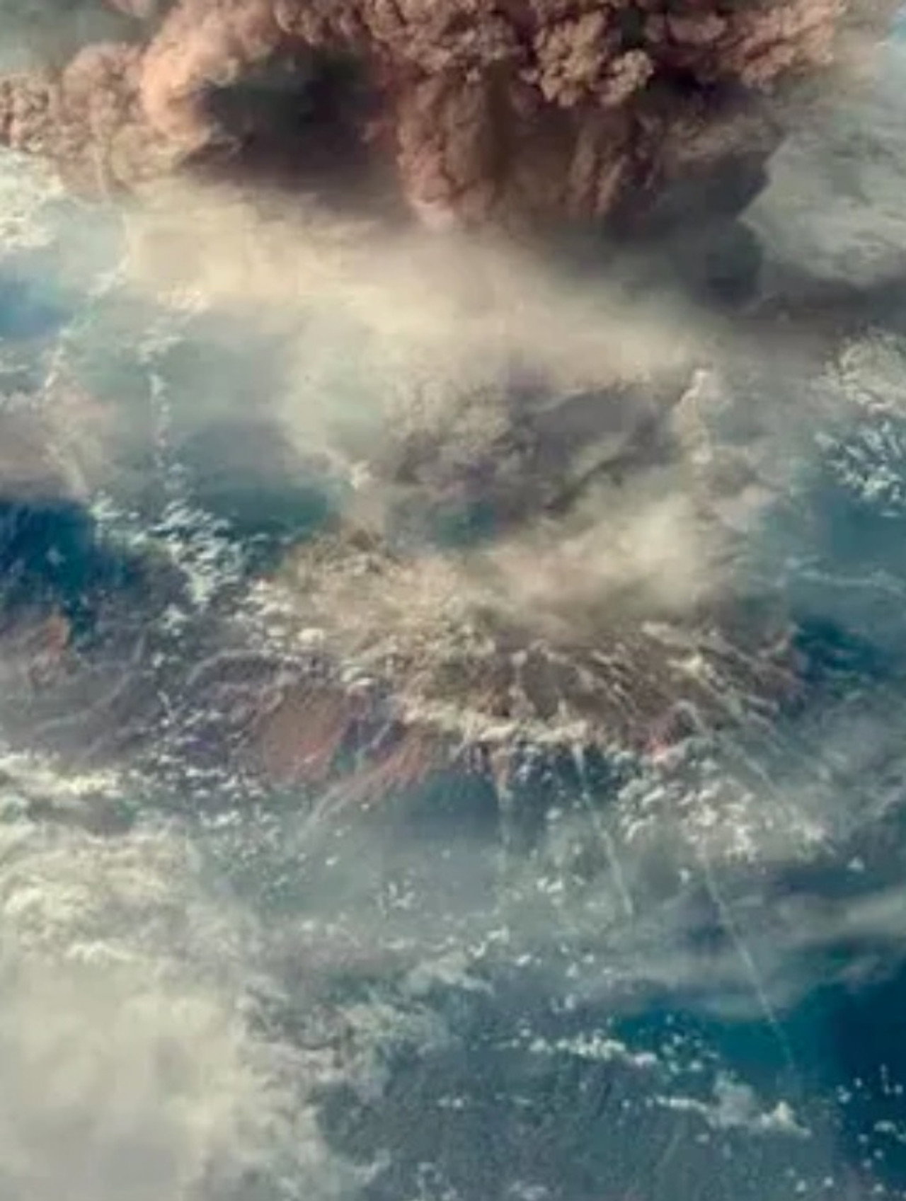 Le mystérieux volcan du Moyen Âge filmaffisch