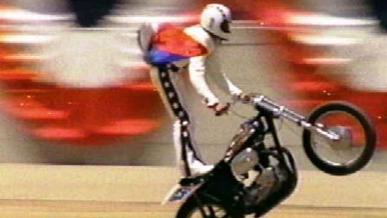 Viva Knievel! (1977)