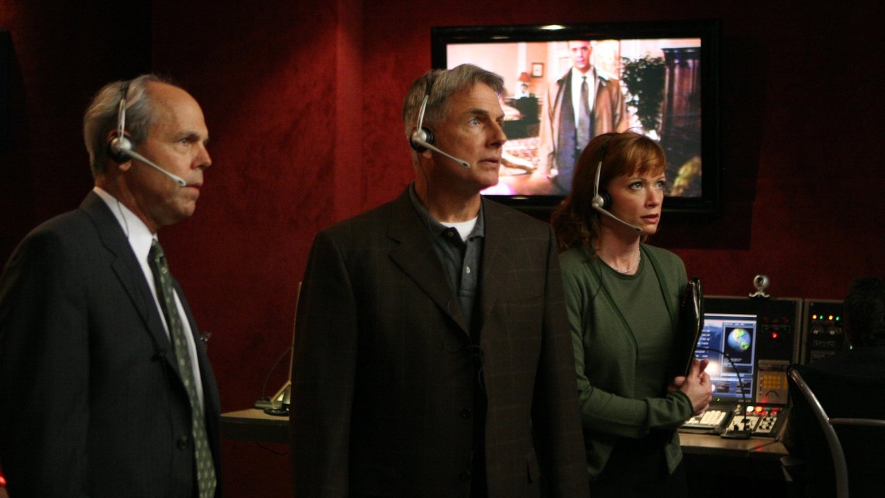 NCIS - Season 3 Episode 8 : Under Covers