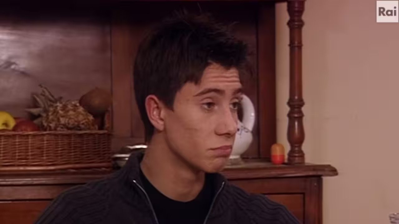 A doctor in the family - Season 4 Episode 6 : Secrets and lies / The distinguished guest