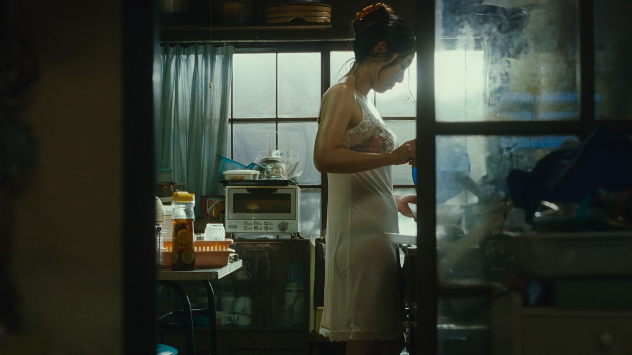 Shoplifters (2018) trailer