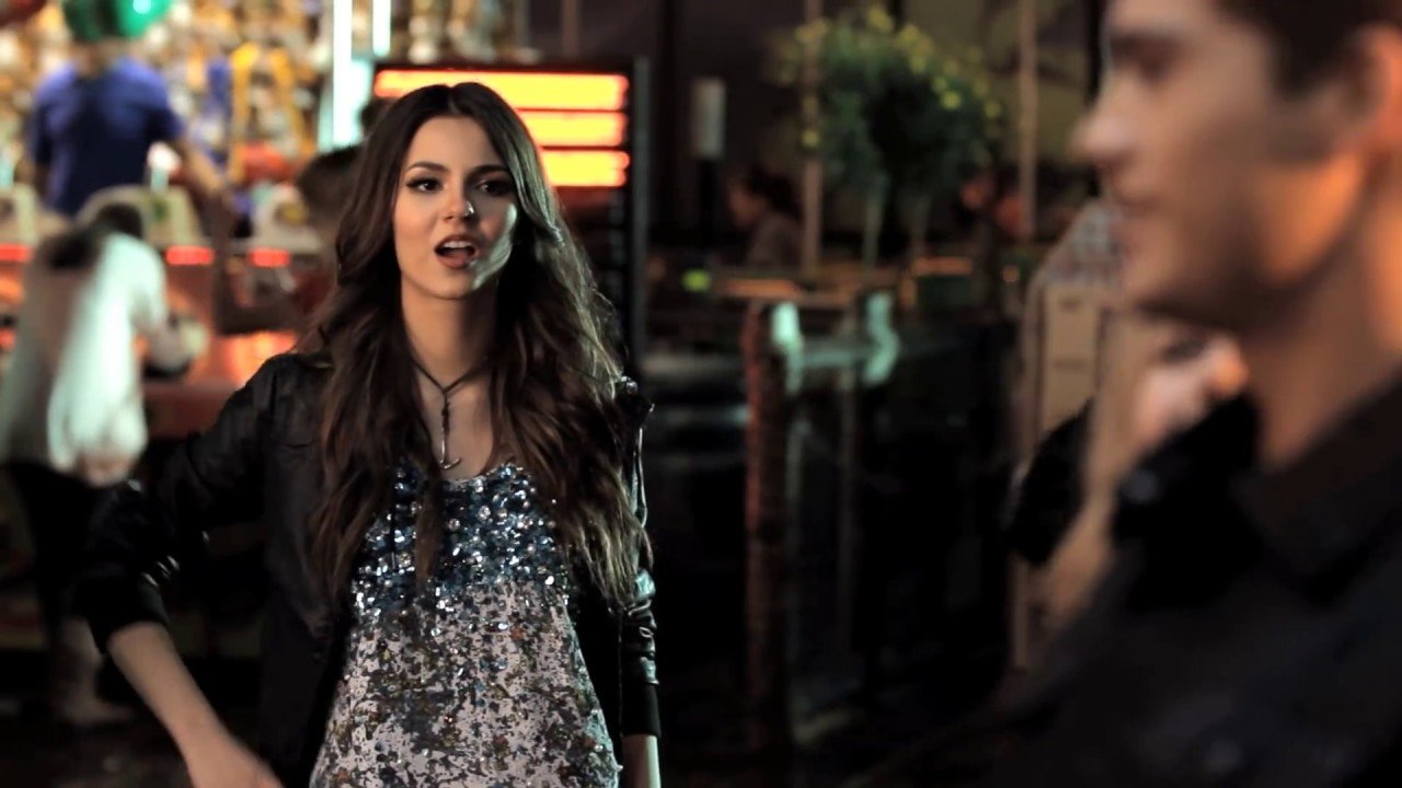 Victorious - Season 2 Episode 1 : Beggin' on Your Knees