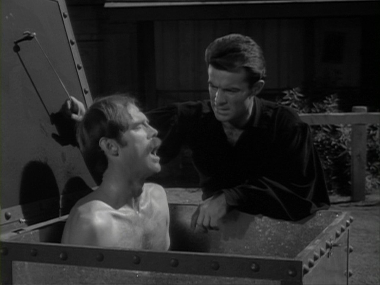 The Wild Wild West - Season 1 Episode 11 : The Night of the Red-Eyed Madmen