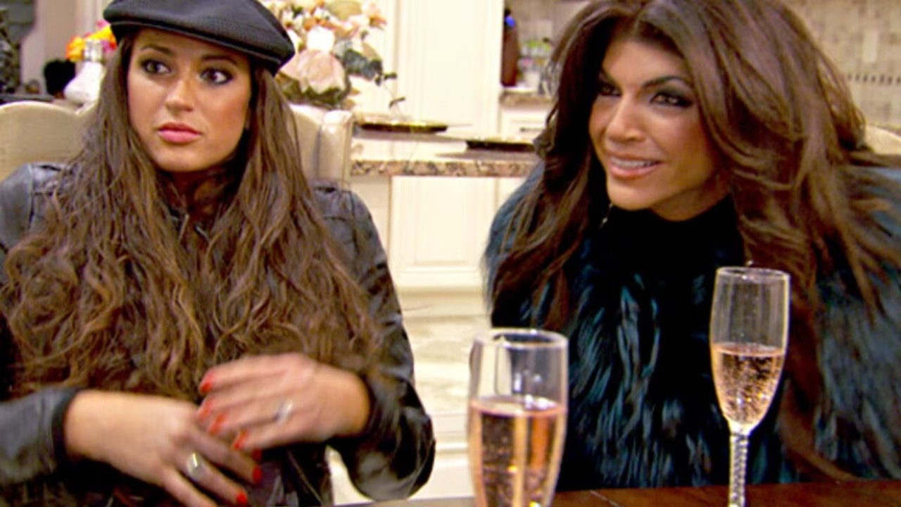 The Real Housewives of New Jersey - Season 6 Episode 7 : Roses are Red, DNA is Blue