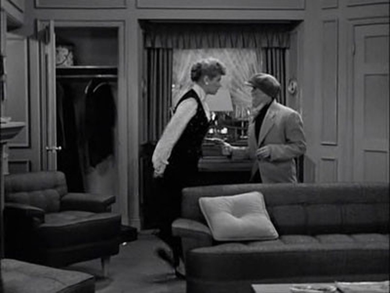 I Love Lucy - Season 3 Episode 9 : Too Many Crooks