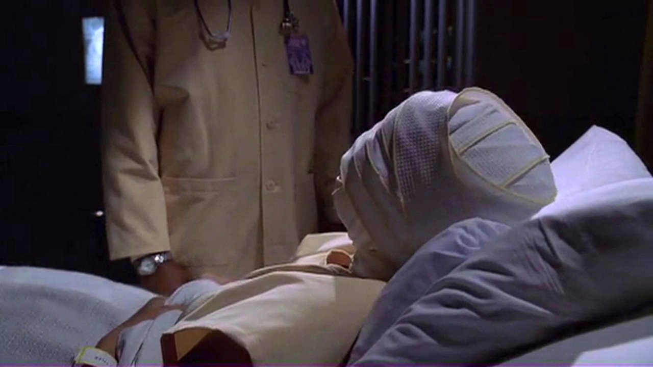 The Twilight Zone - Season 1 Episode 38 : Eye of the Beholder